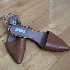 Pointed toe leather sandal